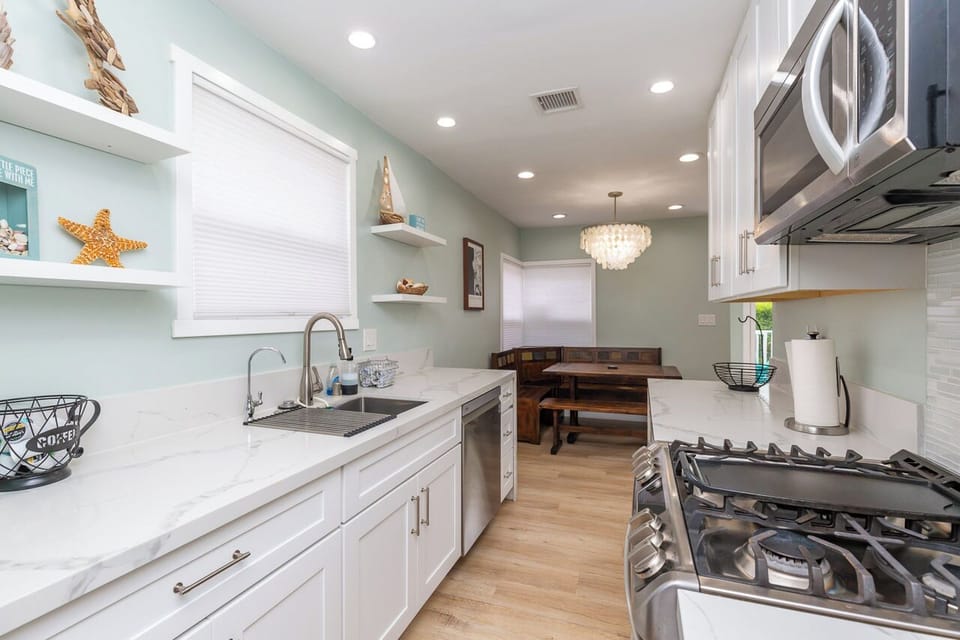 05-1332 Pacific Beach Dr-5-of-27-MLS