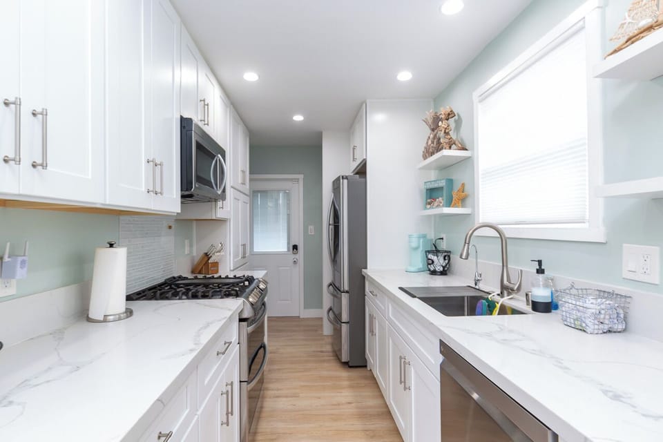 06-1332 Pacific Beach Dr-6-of-27-MLS