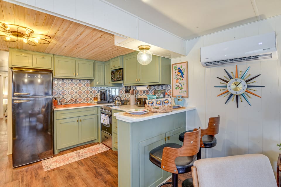 Kitchen | Keurig Coffee Maker | Mixer | Blender