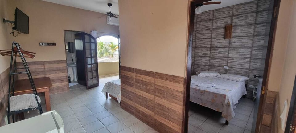 Apartamento Família com vista piscina Andar Superior | Laptop workspace, bed sheets