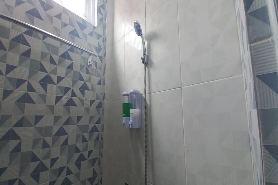 Shower, towels