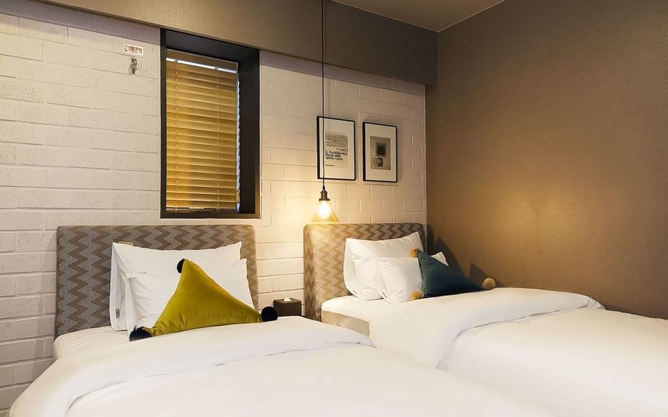 Business Twin Room | Free WiFi