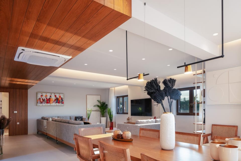 Indoor dining area for 10 people