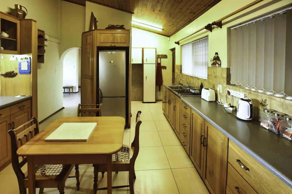 Comfort House | Private kitchen | Full-size fridge, microwave, oven, stovetop