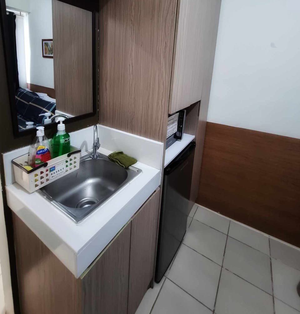 Basic Studio | Private kitchenette | Dining tables