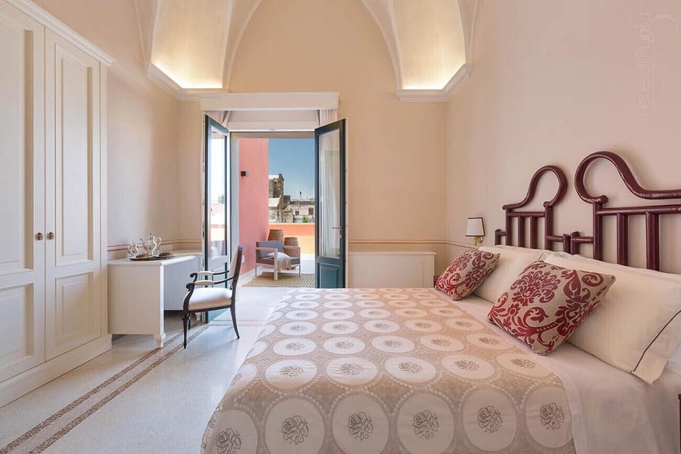 Deluxe Double or Twin Room | Desk, soundproofing, free WiFi, bed sheets