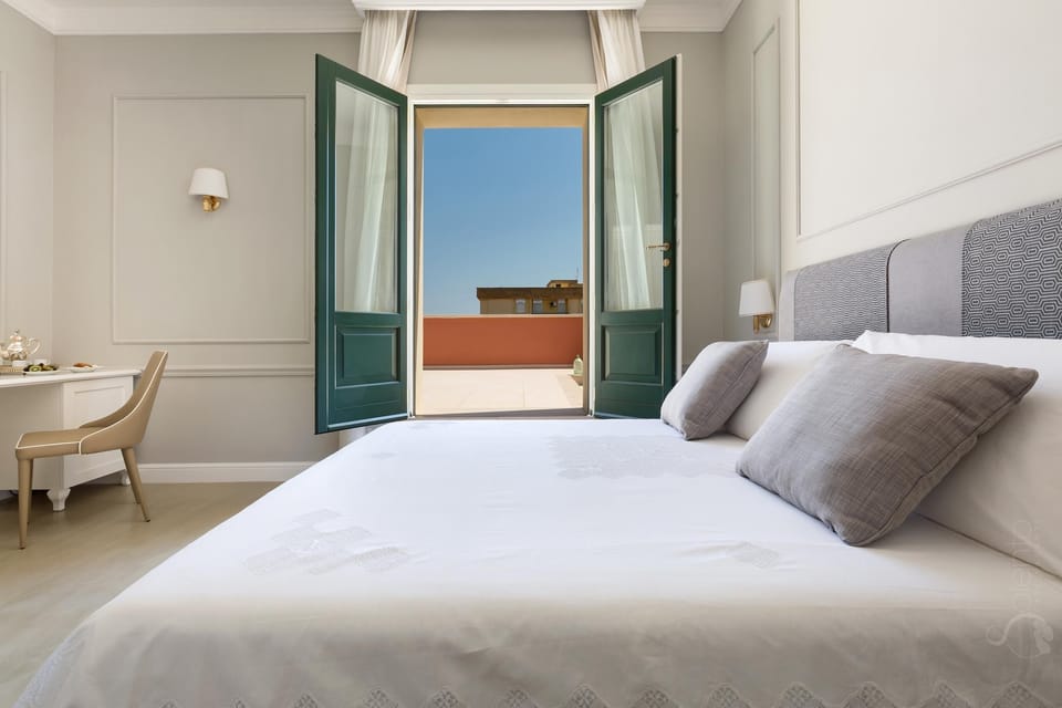 Deluxe Triple Room | Desk, soundproofing, free WiFi, bed sheets