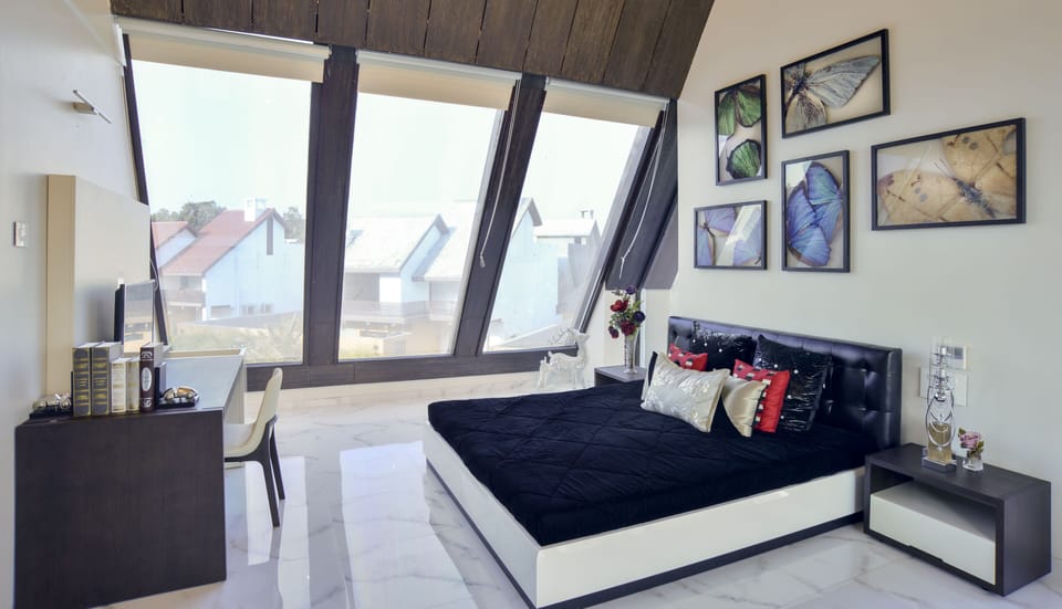 Suite Room | Laptop workspace, soundproofing, free WiFi