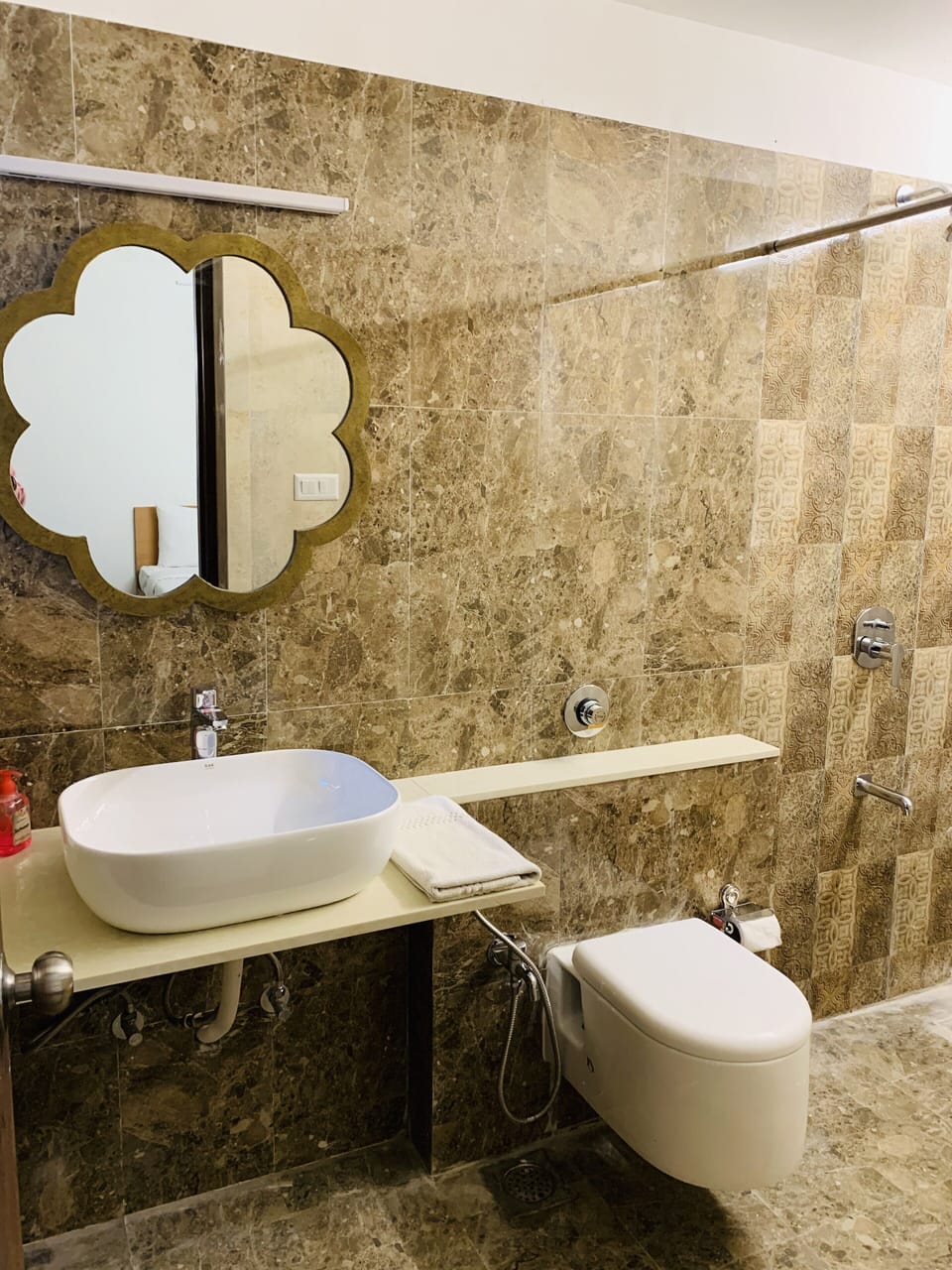 4 BHK Villa with lawn | Bathroom | Towels