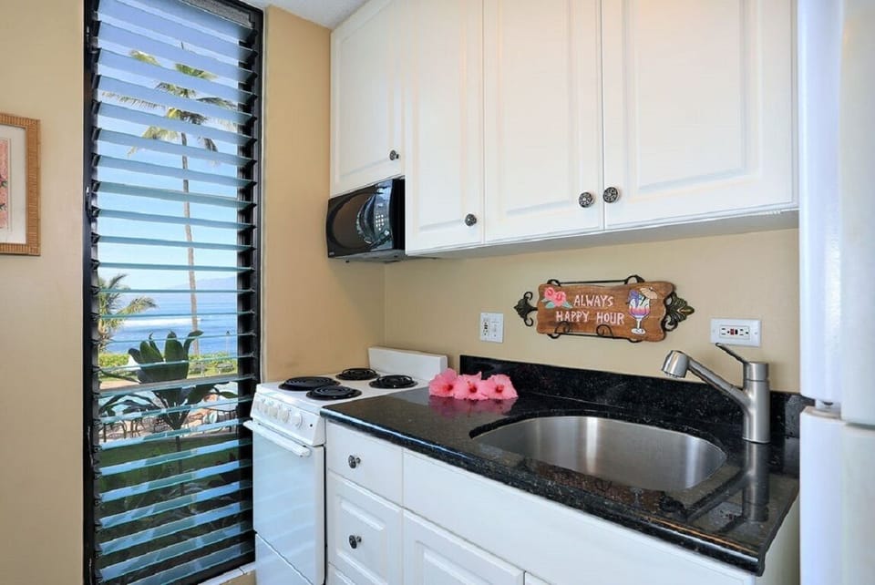 Great little kitchen featuring everything you need to make all your meals in house