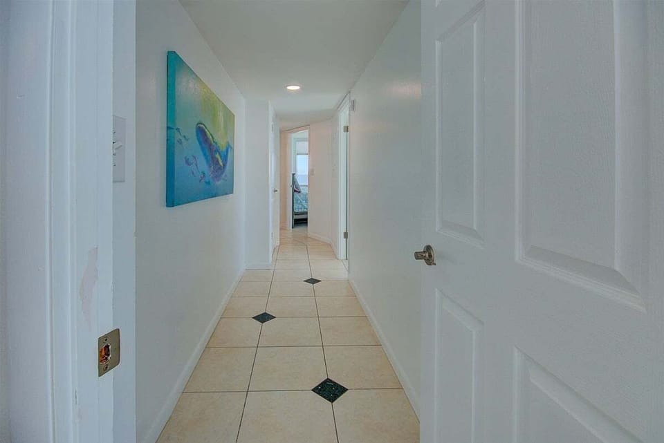 Hall to secondary bedrooms