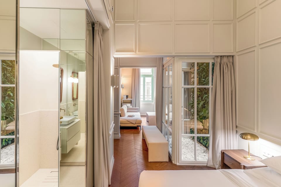 Deluxe Suite | In-room safe, blackout drapes, soundproofing, iron/ironing board