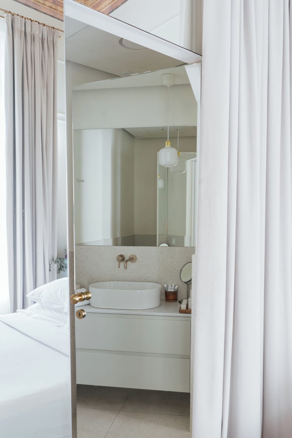 Junior Suite with Balcony | Bathroom | Slippers