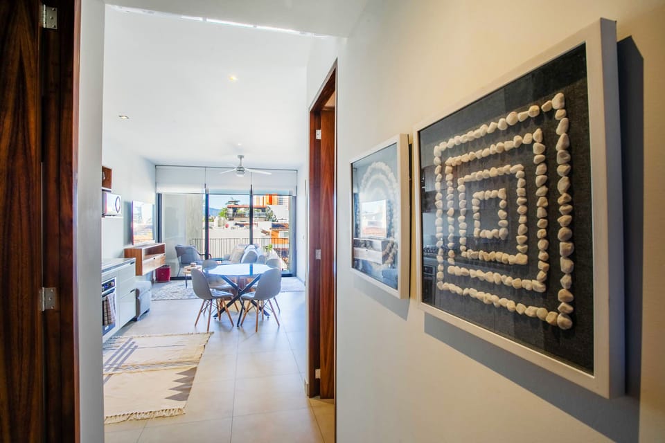 Entrance hall to the condo
