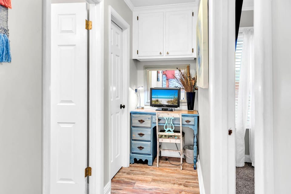 Hall office space