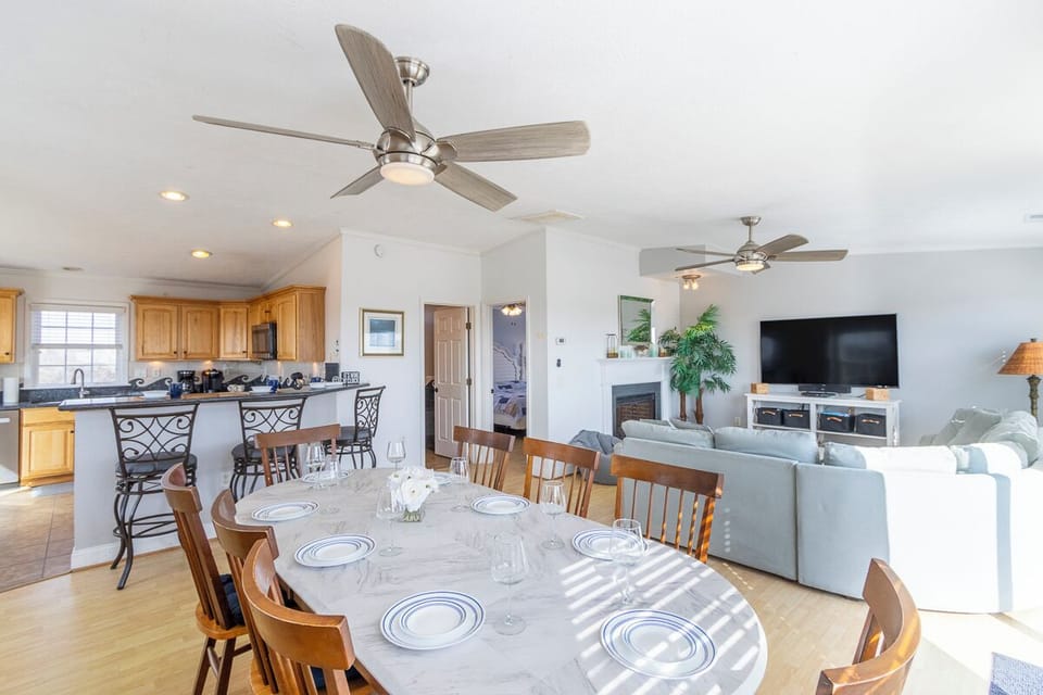 Top Level Dining Area