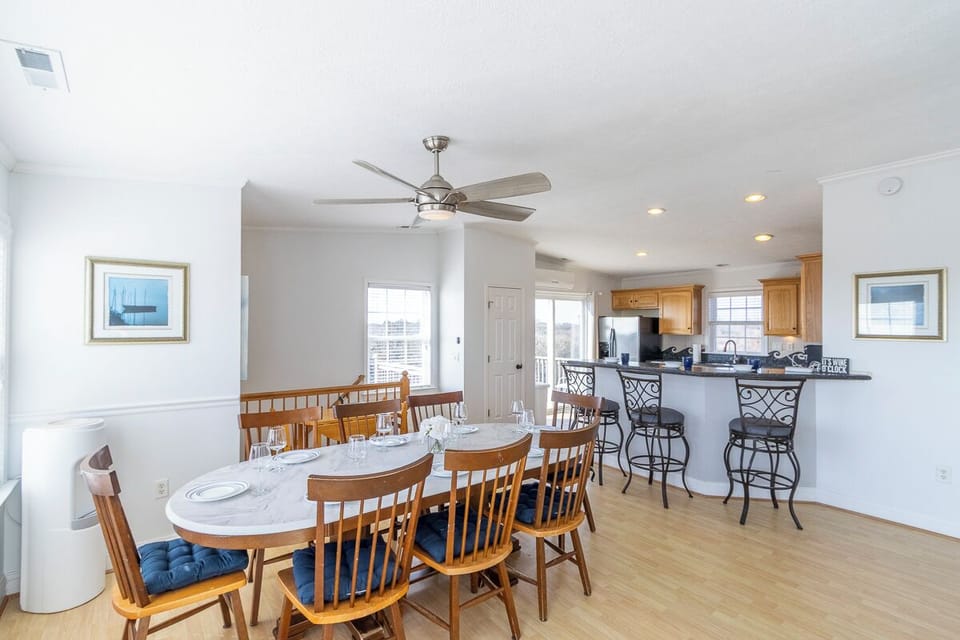 Top Level Dining Area