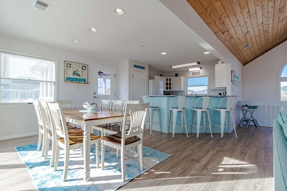 Top Level Dining Area