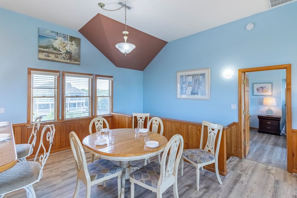 Top Level Dining Area