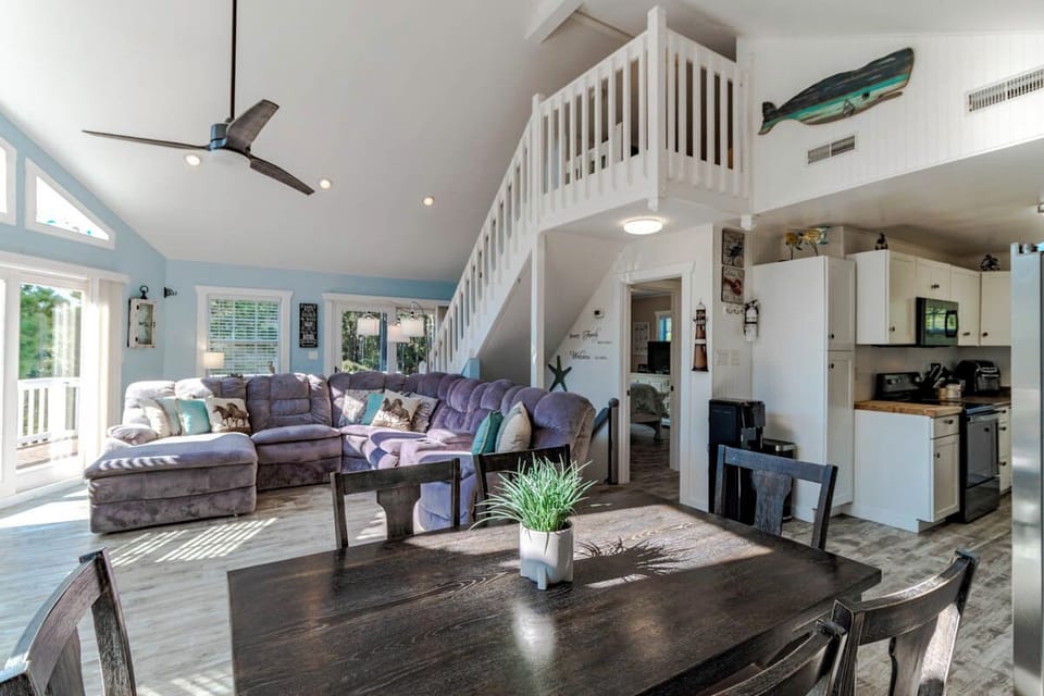 Top Level Dining Area