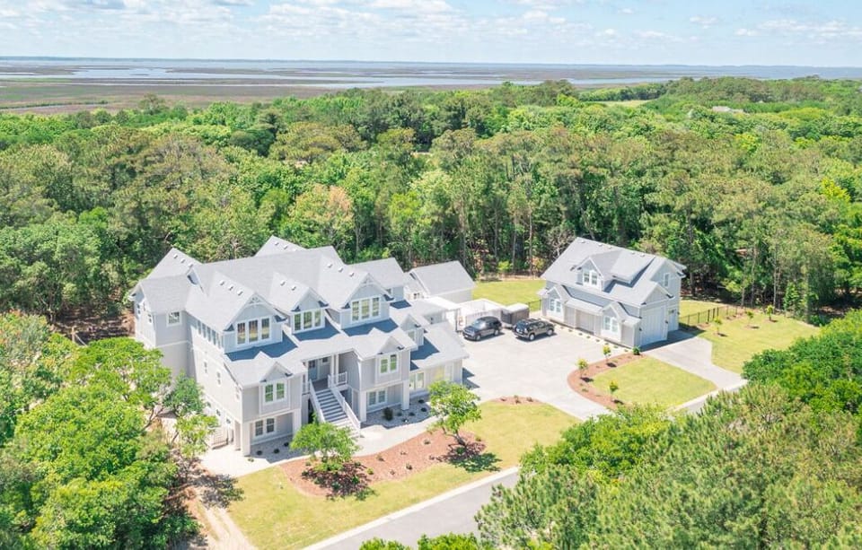 The Oaks on Hunt Club Luxury 12 Bedroom Vacation Rental in Corolla NC