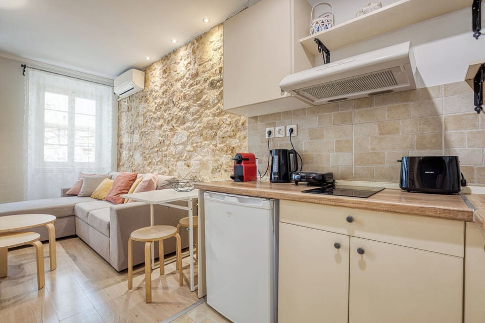 Enjoy quiet, intimate moments—whether it’s a morning coffee or a late-night snack after wandering the kantounia.