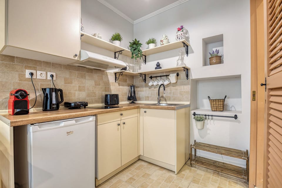 Feel at home in a thoughtfully restored space, where even the smallest corners carry warmth and history.