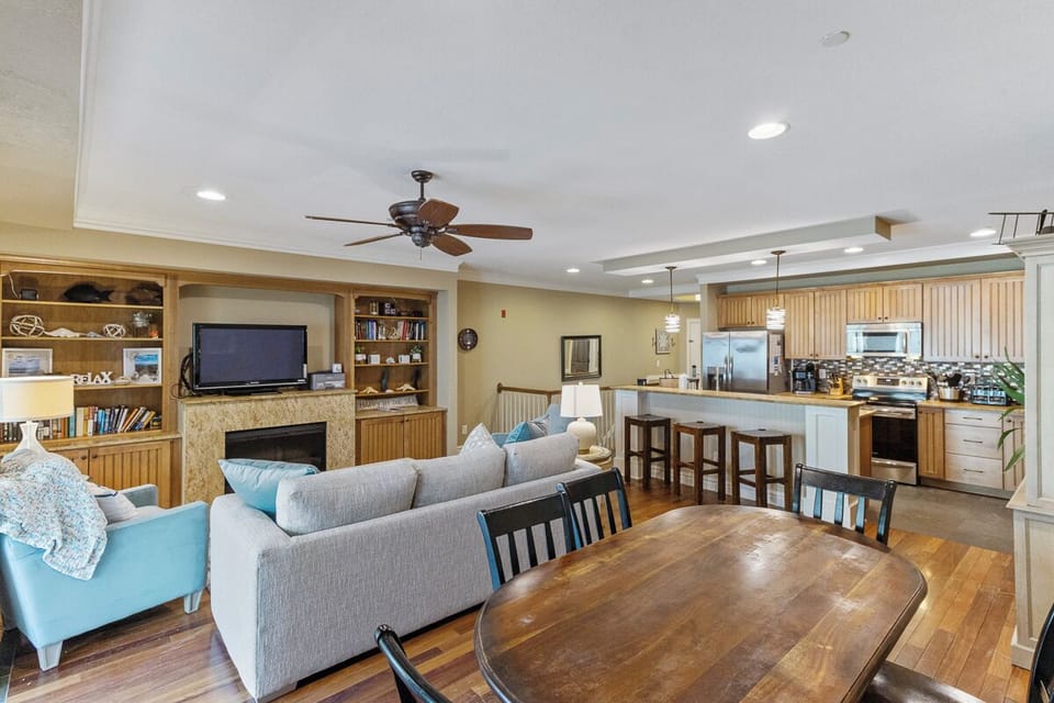 Top Level Dining Area