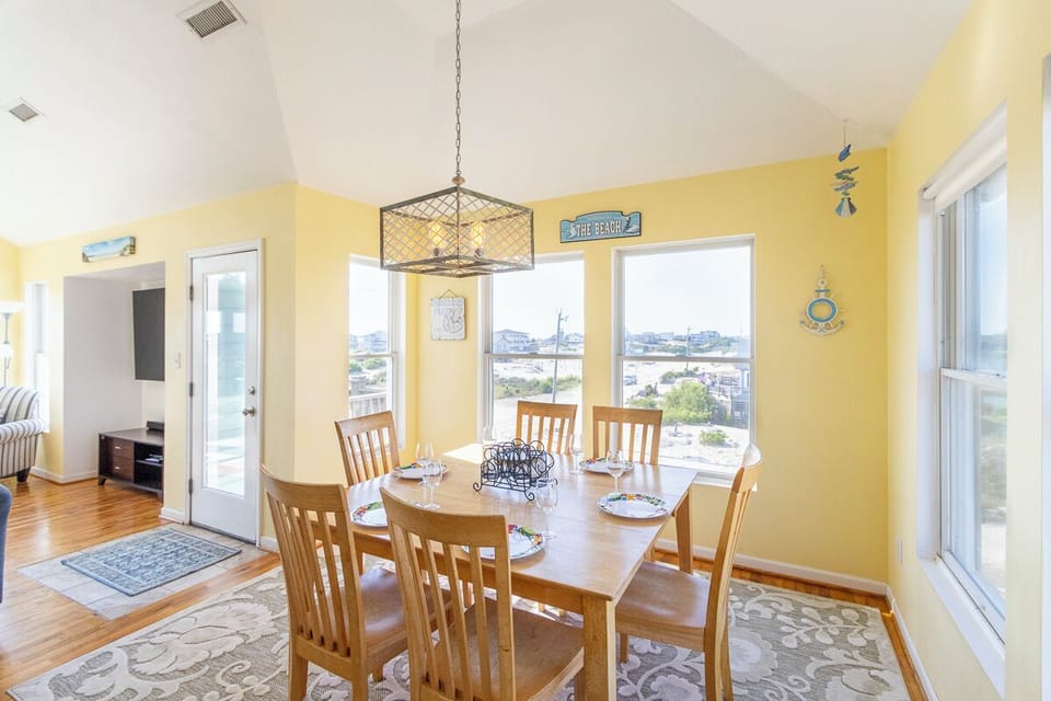 Top Level Dining Area