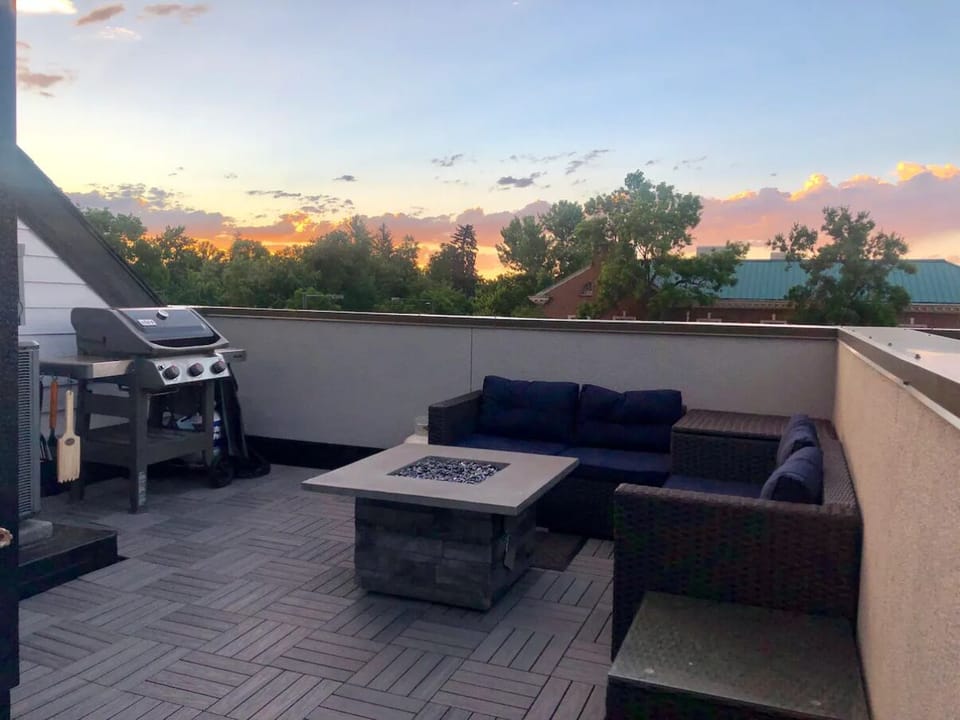 Enjoy an evening grilling and watching the sunset on private roof top!
