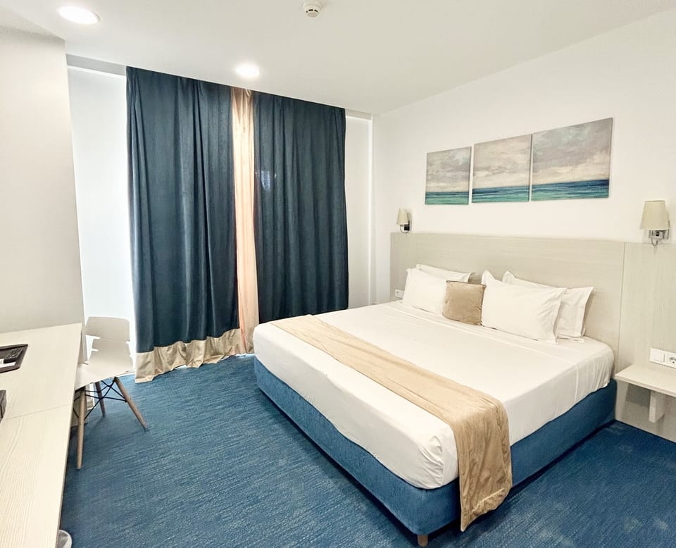 7 bedrooms, in-room safe, desk, laptop workspace