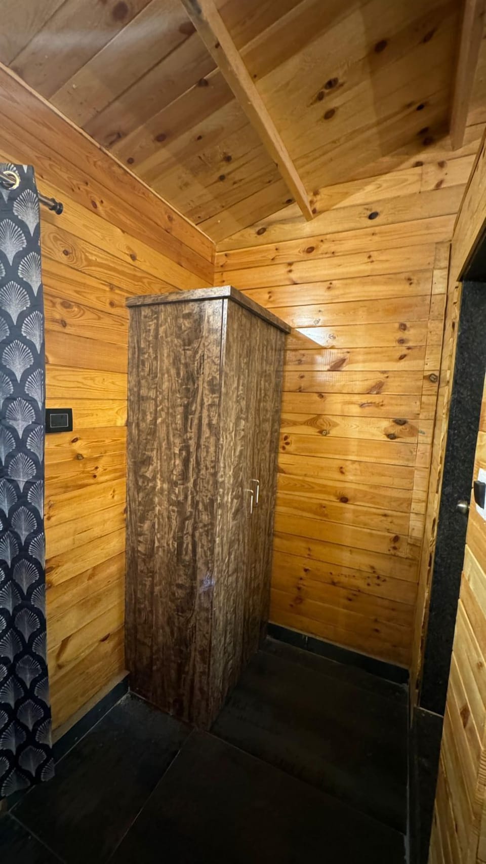Romantic Cottage | Iron/ironing board (on request), WiFi (free), individually furnished