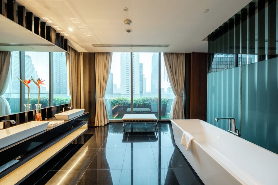 AMARA SUITE, Lounge Access & Special Benefits | Bathroom | Free toiletries, hair dryer, bathrobes, slippers