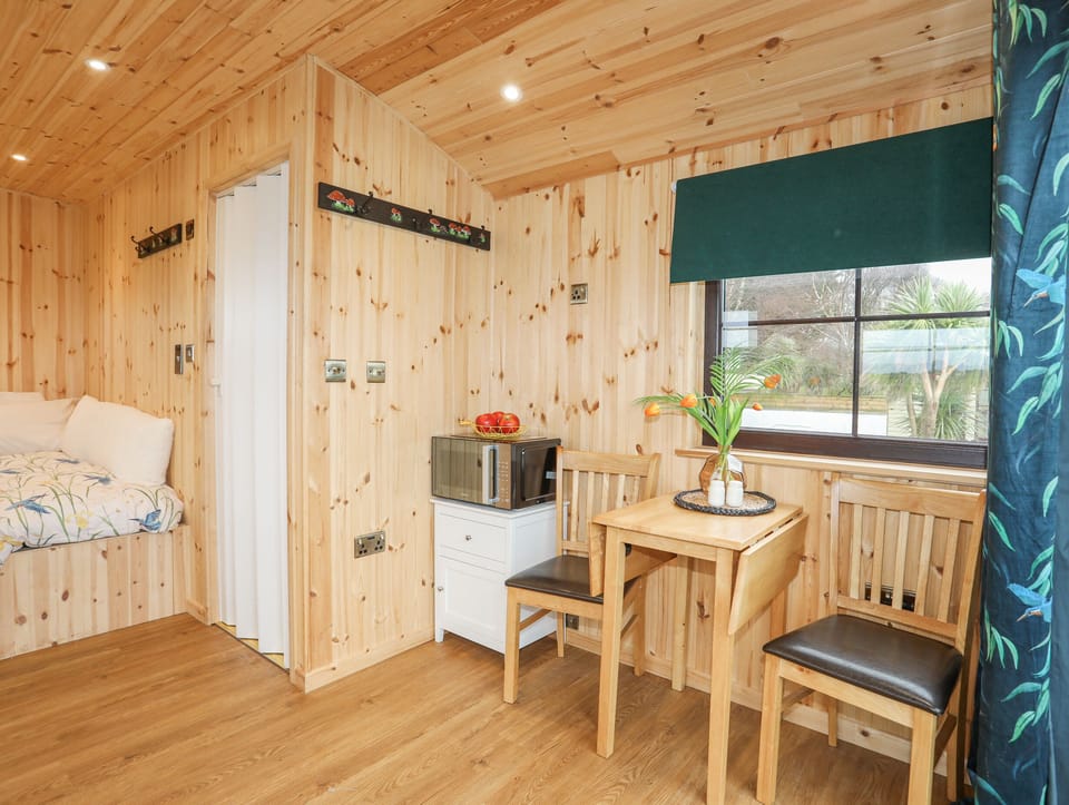 Tal Sarn Shepherd Hut Cottage in Rhosyr