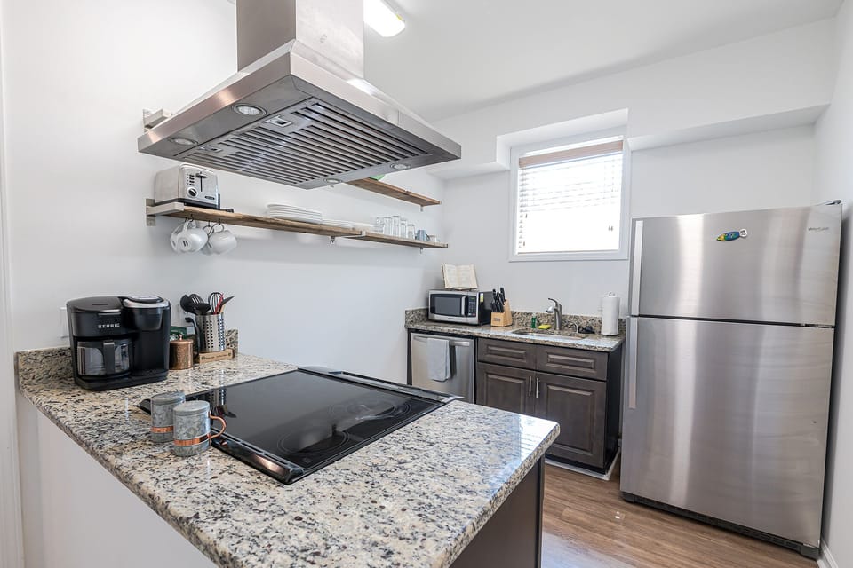 Fully Equipped Kitchen / Coffee, Creamer, and Sugar Included!