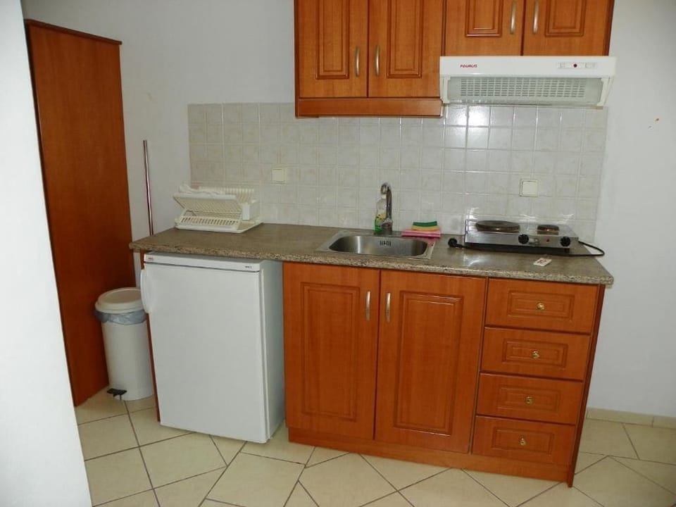 Cookware/dishes/utensils