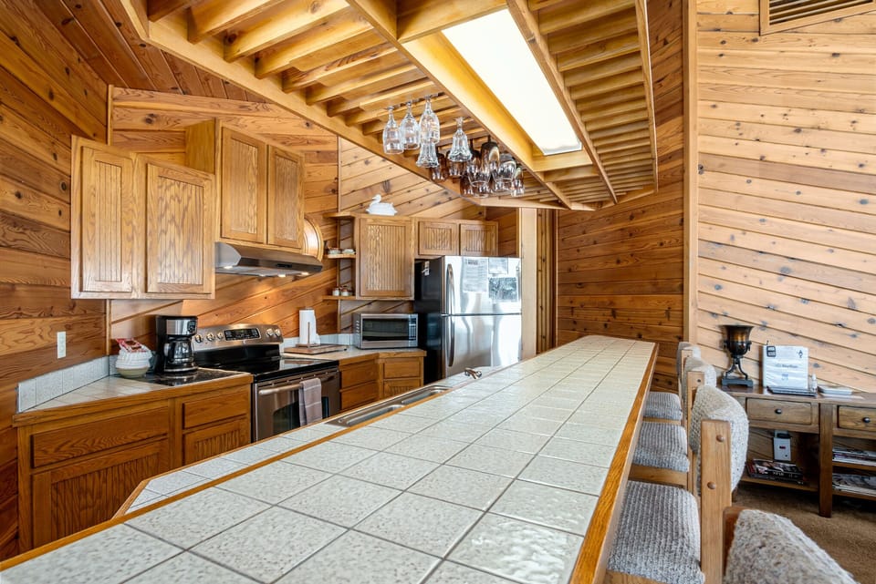 Breakfast bar seating with four chairs