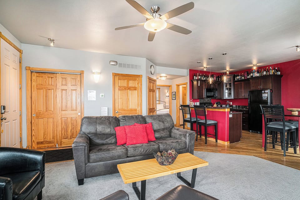 41B Nakai Peak Estes Park Vacation Rental at Marys Lake, living area with ceiling fan