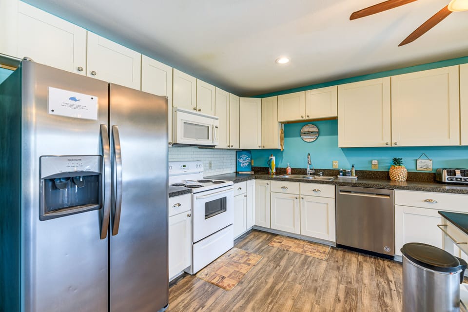 Kitchen | Dishwasher | Drip + Keurig Coffee Makers