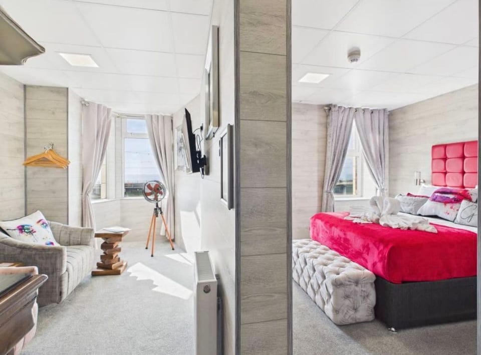 Luxury Suite, Sea View | In-room safe, iron/ironing board