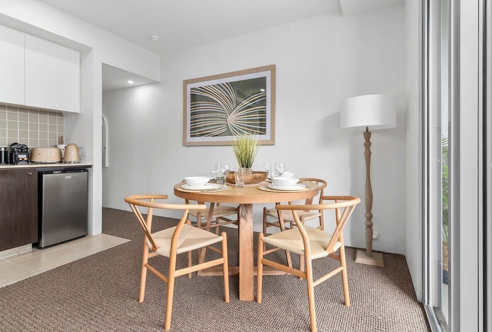 Dining area, laptop friendly