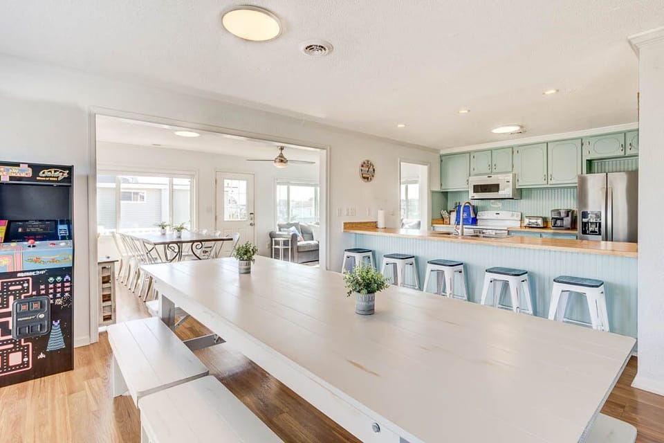 Top-Level Dining Room with Table (seats 10)