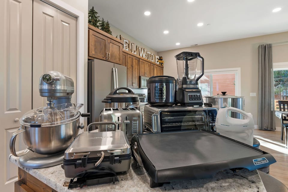 Yes, we have an Instant Pot, blender, griddle, etc.!