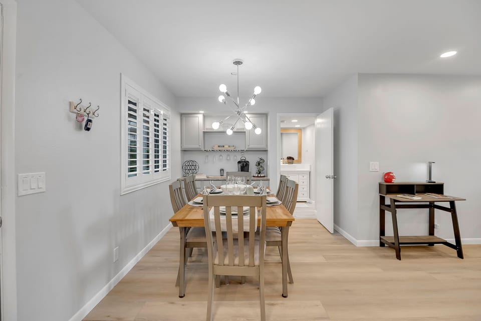 Dining area with seating for 6