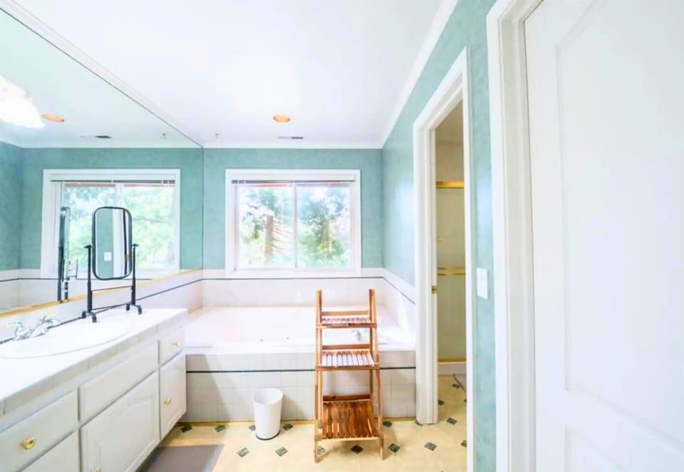 Ensuite Bathroom with Soaking Tub