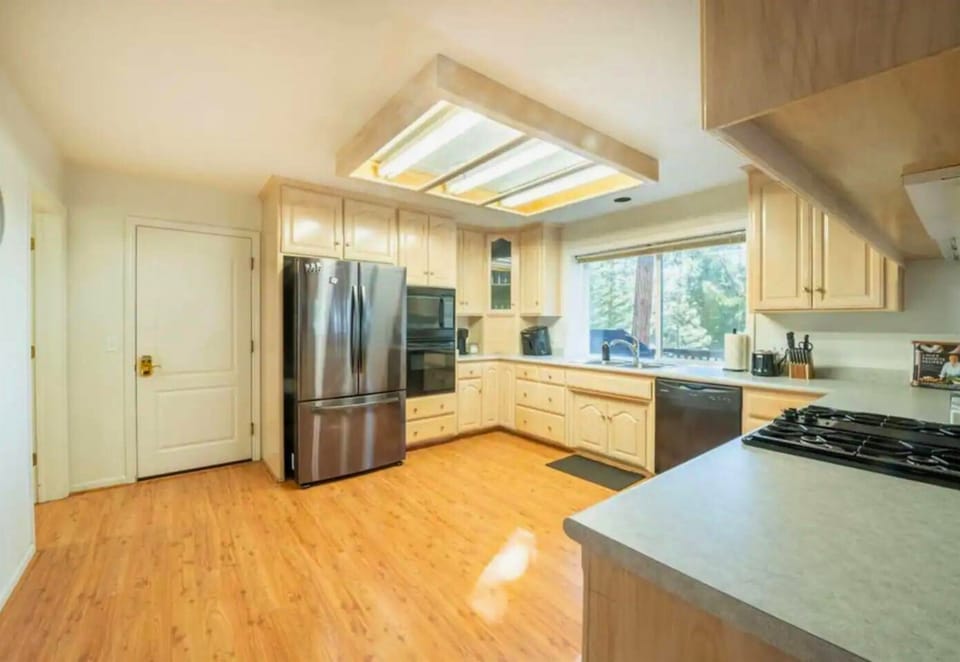 Make Yourself Feel at Home and Whip Up a Meal with Everyone!