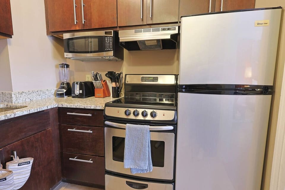 Your culinary adventures start here! With a sleek new kitchen, breakfast (and mid-night snacks) will be your favorite activity.