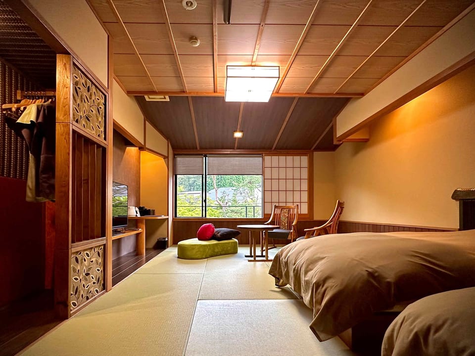 Design Quadruple Room, Non Smoking, Garden View (with toilet/sink/bath, east building) | Desk, WiFi (free)