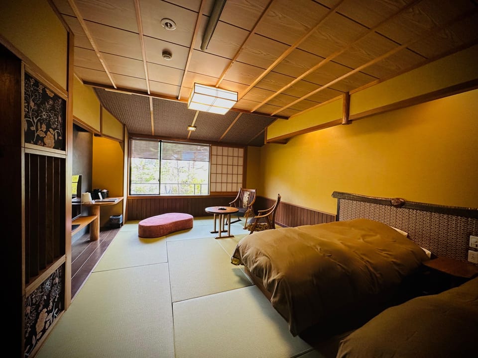 Design Quadruple Room, Non Smoking, Garden View (with toilet/sink/bath, east building) | Desk, WiFi (free)