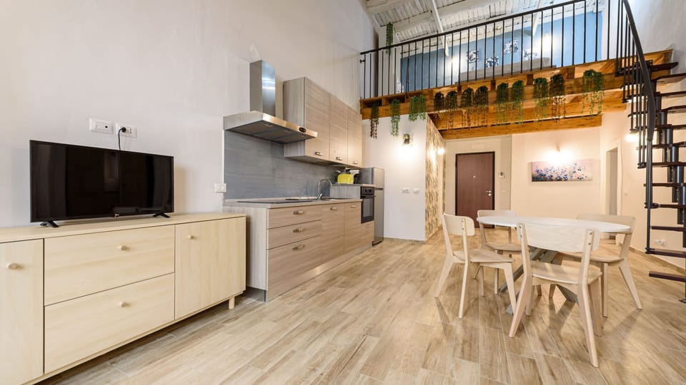 House | 3 bedrooms, desk